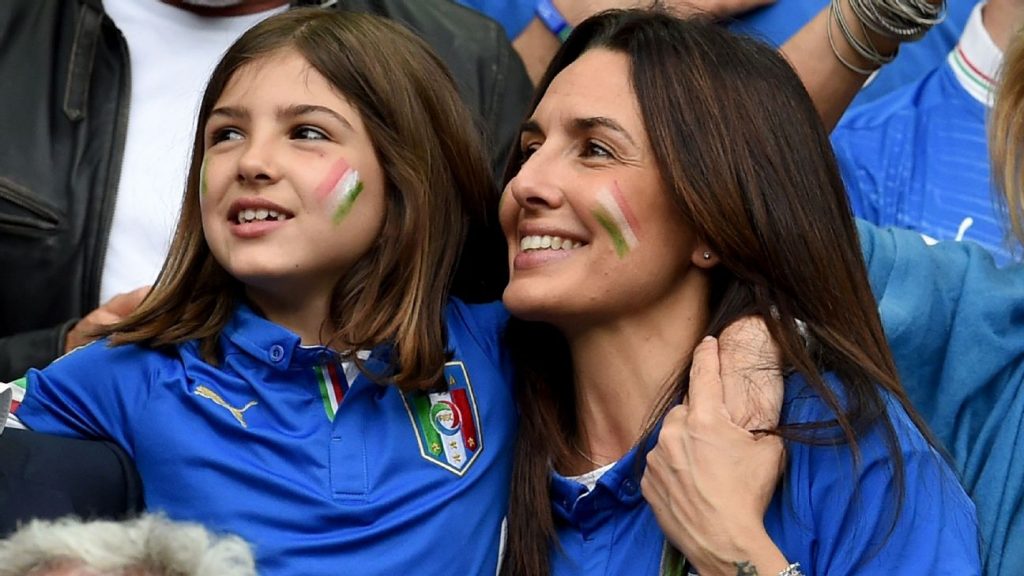 Antonio Conte's wife and child at one of his game